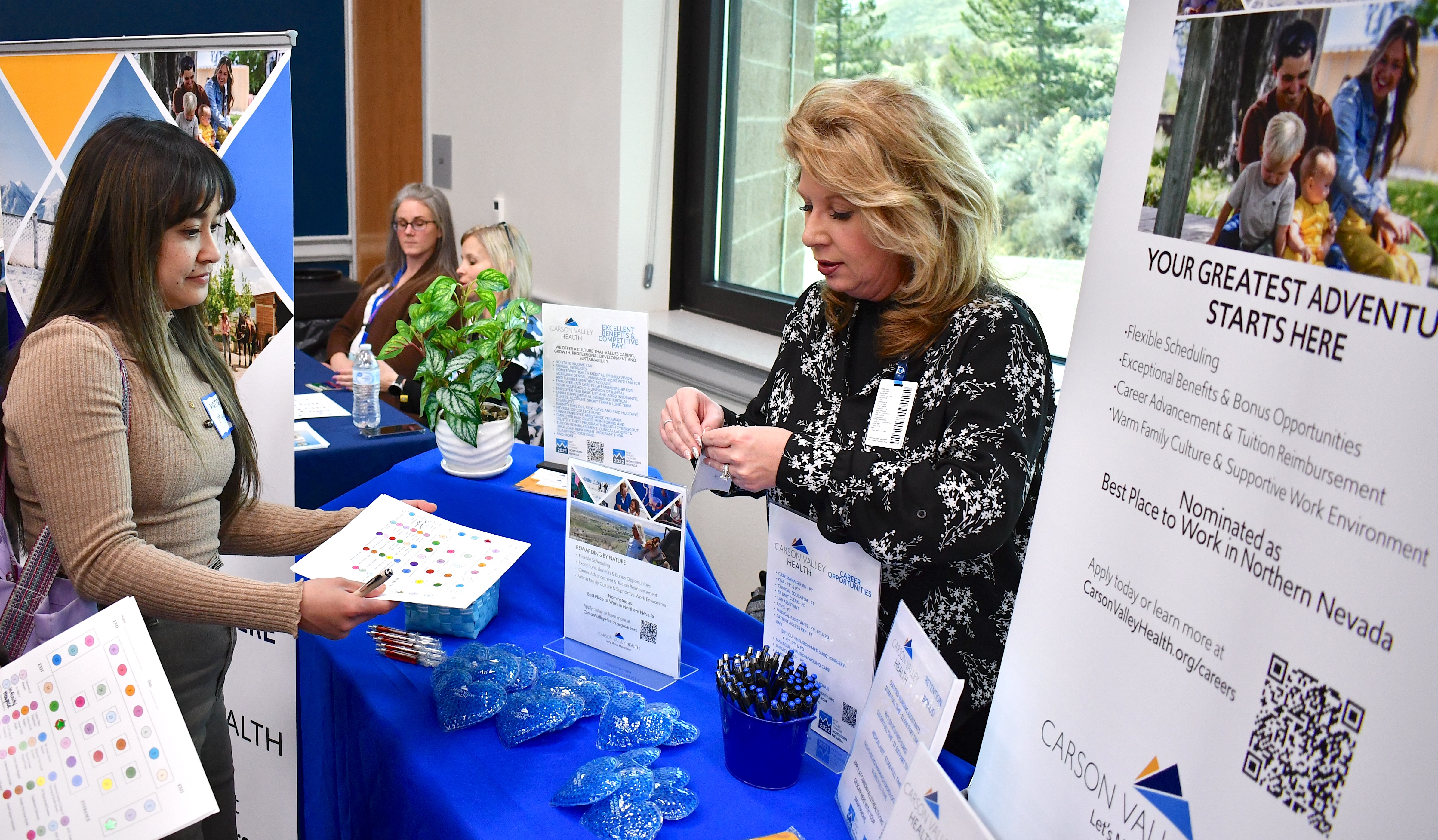 The annual 一肖一码中持 Nursing Job Fair provided first- and second-year nursing and certified nursing assistant students with the opportunity to meet with representatives of hospitals, health care facilities and representatives of colleges.